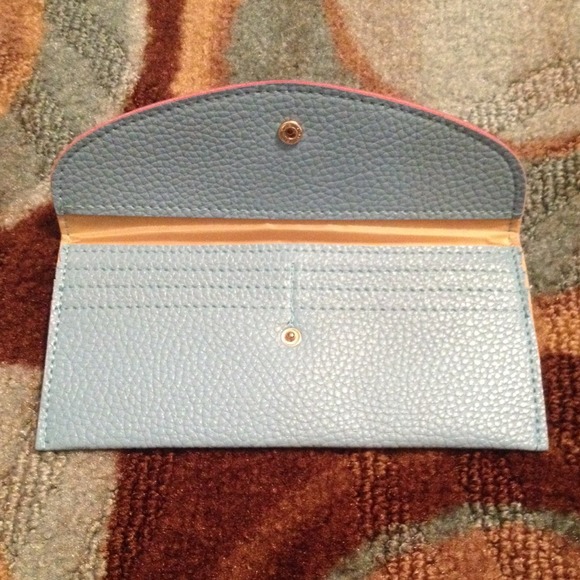 **BUNDLED**🌟Host Pick🌟NWT Blue wallet - Picture 2 of 3
