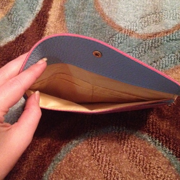 **BUNDLED**🌟Host Pick🌟NWT Blue wallet - Picture 3 of 3