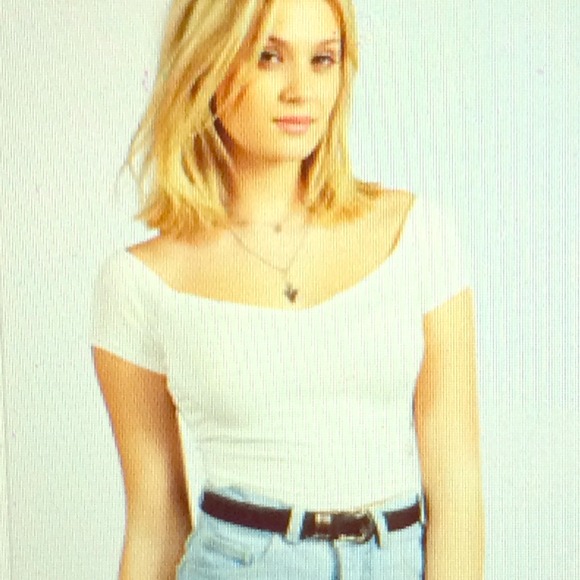🚫⛔️SOLD⛔️🚫Cream colored short sleeve crop top - Picture 1 of 2