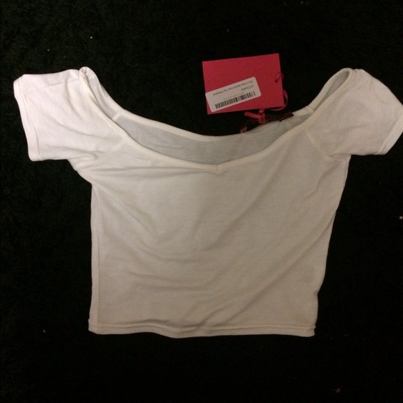 🚫⛔️SOLD⛔️🚫Cream colored short sleeve crop top - Picture 2 of 2