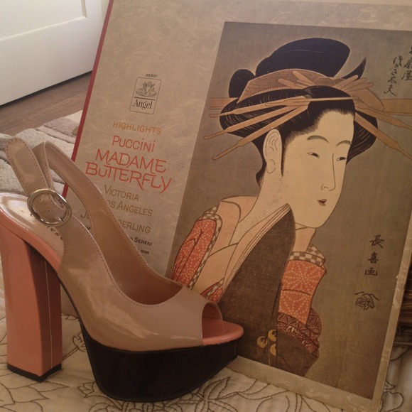 Like PUCCINIS MADAME BUTTERFLY - Picture 4 of 4