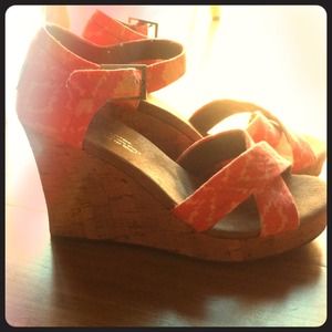 Brand new never worn Toms wedges