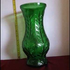 💐Just Reduced💐Vintage green vase! Marked down50%