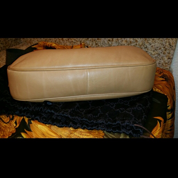 💯Auth. Gucci bag - Picture 2 of 4