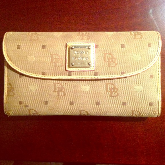 AUTHENTIC DOONEY & BOURKE Checkbook Wallet!!