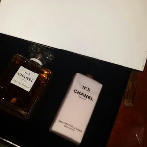 CHANEL No. 5 perfume set - sprayed 2x's