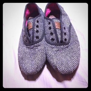 Slip on toms