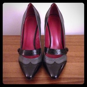 Banana Republic Gray/black Pumps