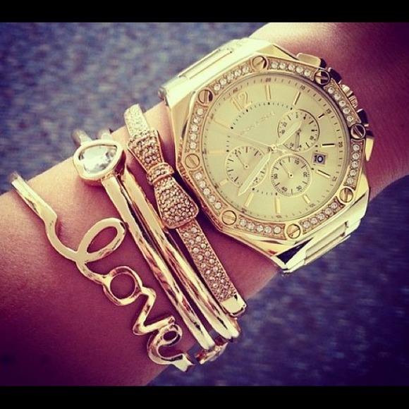 ISO: THOSE BRACELETS TAG ME!