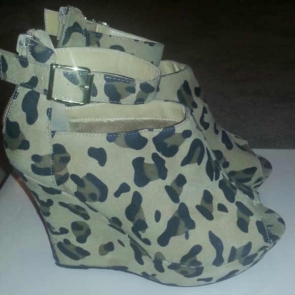 Cheetah Wedges - Picture 2 of 4