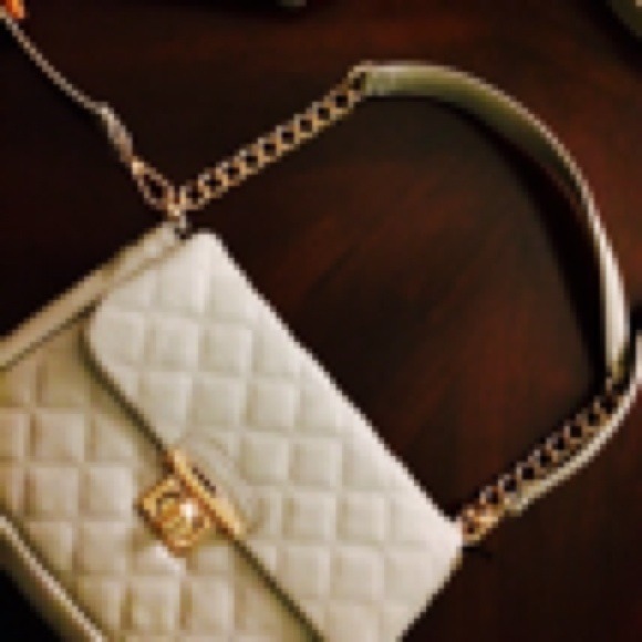 Super chic MILAK bundle. Purse, 2 necklaces & ring - Picture 4 of 4