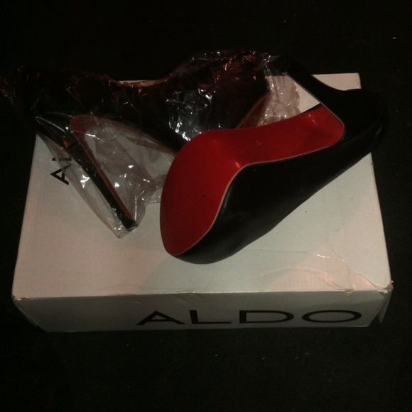 ⚫️🔴FRIEND BOUGHT THEM🔴⚫️BLACK PUMP SZ 39 - Picture 2 of 4