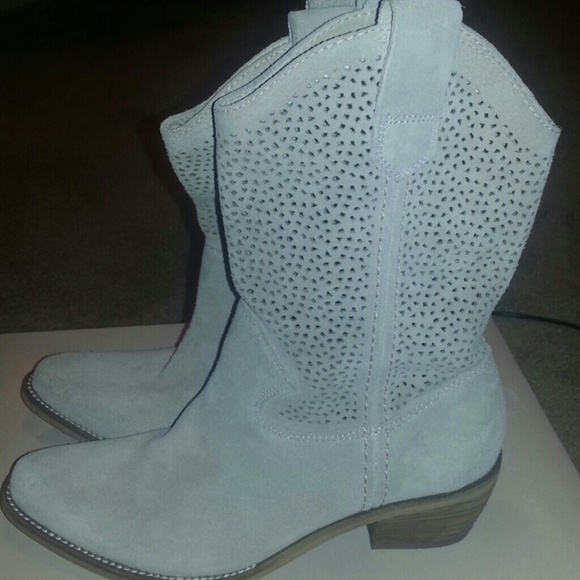 BCBG Beige Boots - Picture 1 of 3