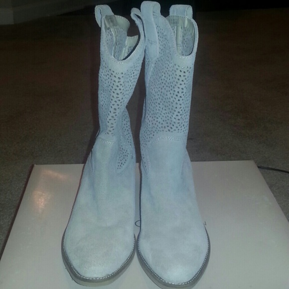 BCBG Beige Boots - Picture 3 of 3