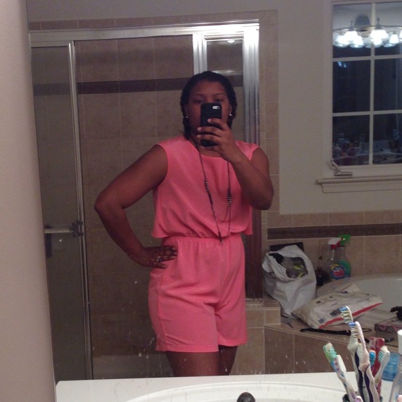 Hot pink Romper - Picture 4 of 4