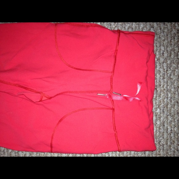 Lululemon crop - Picture 2 of 3