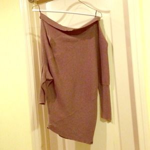 Guess - high / low off shoulder sweater
