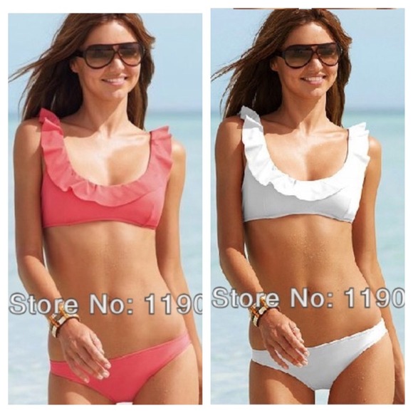 👙New Beautiful Pink and White Ruffled top Bikini