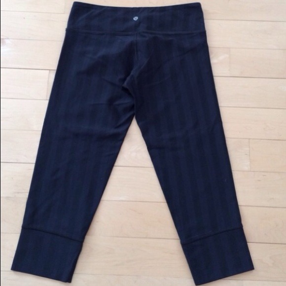 ✨Lululemon crops!✨