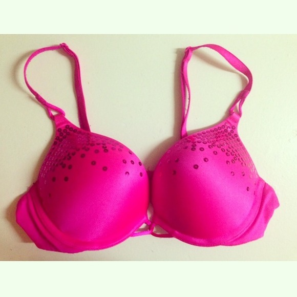 34A Victoria Secret Bombshell Plunge Bra. VS.