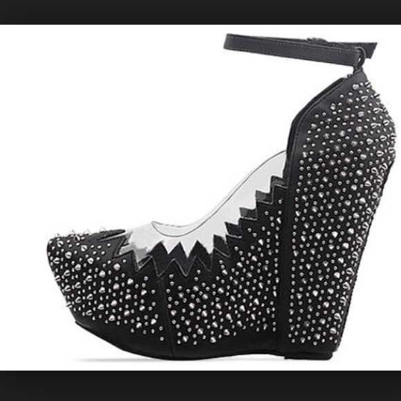Jeffrey Campbell spiked Audrey's size 8 &1/2
