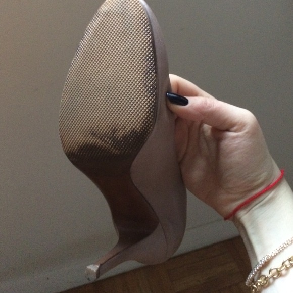 J Crew nude pumps perfect for work or night out. - Picture 2 of 4