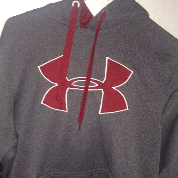 UNDER AMOUR HOODIE