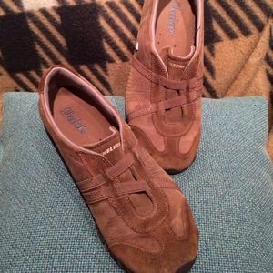 Size 9 Skechers slip on's