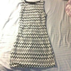 Short zig zag print dress