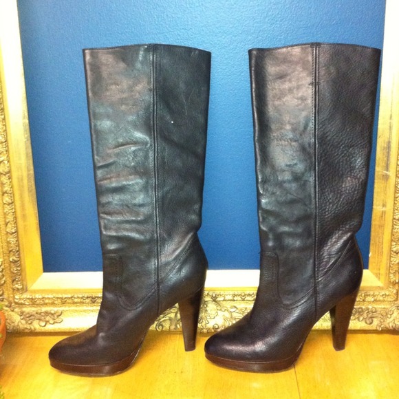 Frye Harlow Boots- pebble black