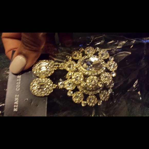 From kian collection studded clip earrings - Picture 2 of 3