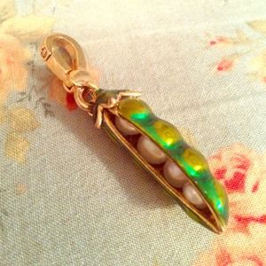 Juicy Couture pearl peas in a pod charm