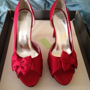 Red pumps