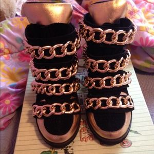 ✨ RARE FIND JEFFERY CAMPBELL HEELED CHAIN BOOTIE✨