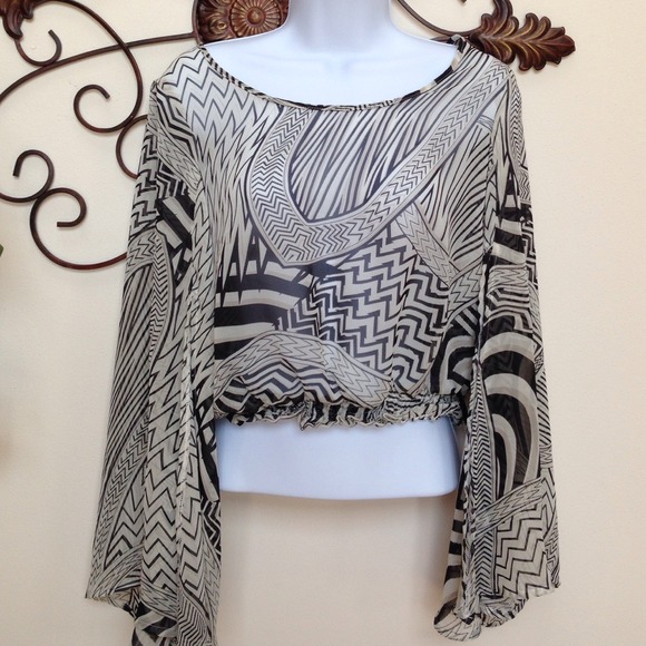 🚫sold🚫Long sleeve boho cropped shirt