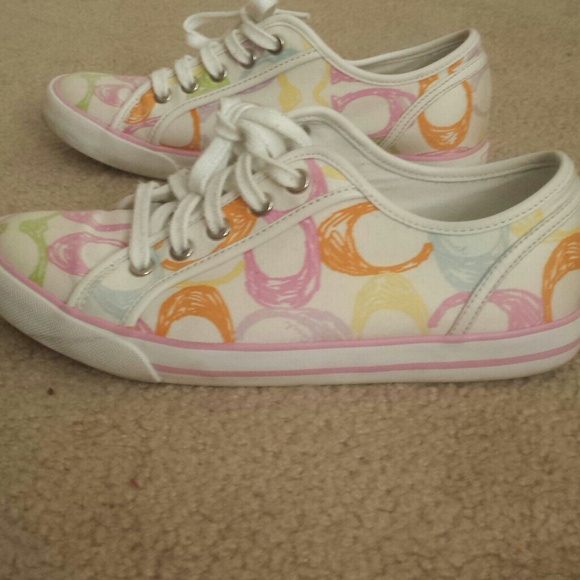 Shoes - Picture 2 of 4