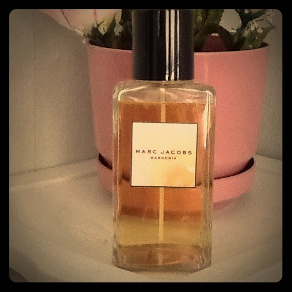 @mashwa Marc Jacobs Gardenia & RW wristlet