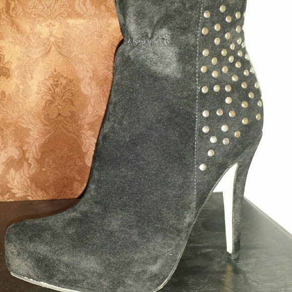 Faux black suede, high heel bootie with metal look