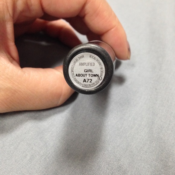 ❌BUNDLED❌🆕 MAC girl about town lipstick - Picture 2 of 2