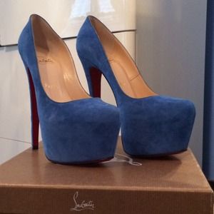 NIB Christian Louboutin Daffodil size 37