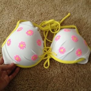 ⬇Reduced!⬇ VS Fabulous Daisy Bikini Top BNWOT