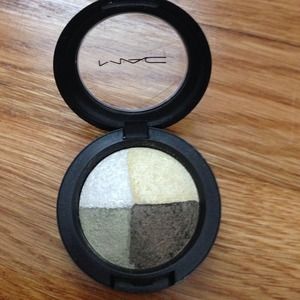 Mac in the meadows mineral shadow