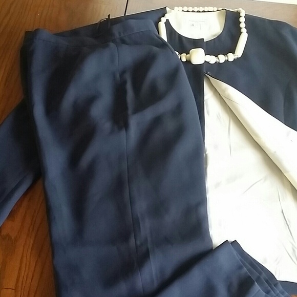Amanda Smith 2 Piece Navy Blue Pants Suit - Picture 4 of 4