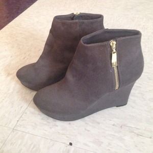 Grey Christian Siriano wedges!!