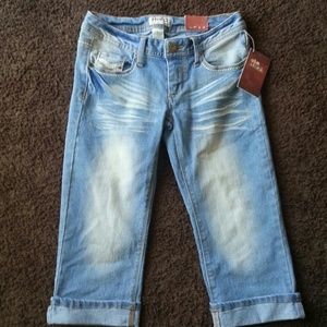 Mudd Denim Capris!