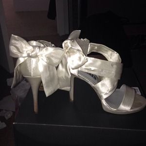 White by Vera Wang Bow Heels