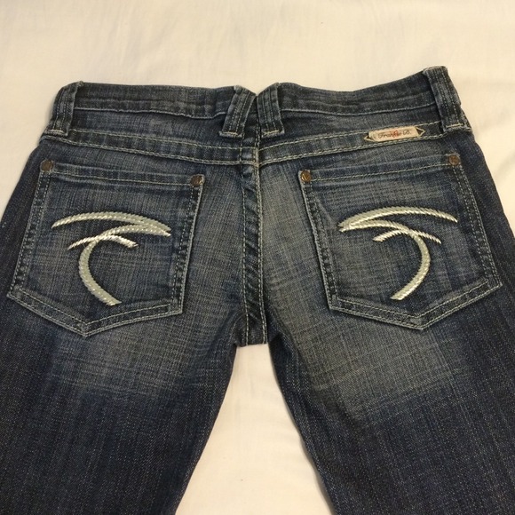 ⭐️CLOSETCLEAROUT⭐️Frankie B Dark Bootcut Jeans - Picture 2 of 4