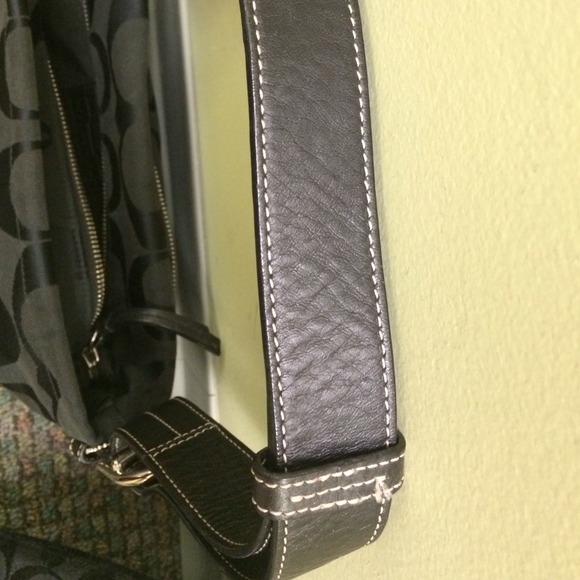 Authentic black coach bag - Picture 2 of 3