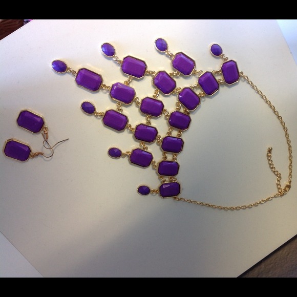 2 sets for 20!!! Statement necklaces!! - Picture 4 of 4