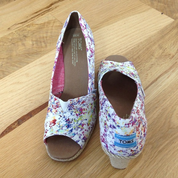 TOMS Shoes - ⚡️final reduction⚡️NIB TOMS paint splatter wedge